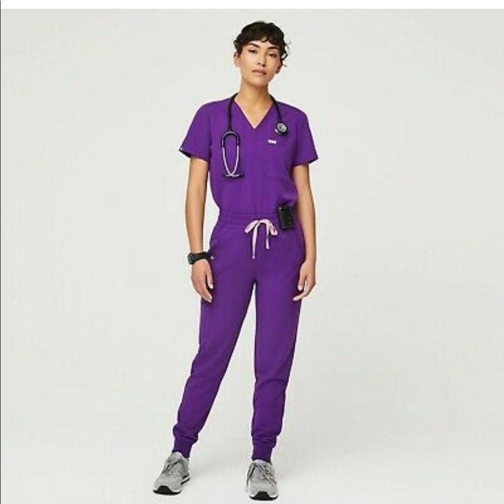Figs set, Zamora joggers-regular, one pocket top.
